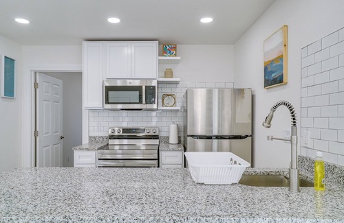 El Paso House | Sleek + Modern El Paso Retreat ~ 6 Mi to Downtown!