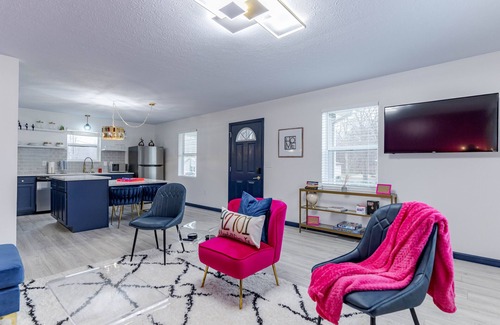 Elizabethtown House | Sleek+ Modern Home Close to Downtown