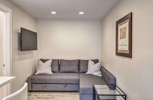 Haller Lake House | Sleek Modern Home with Patio, 8 Mi to Dtwn Seattle!