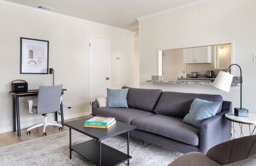 University South Apartment | Sleek Palo Alto 1BR w/Garden, Parking & W/D, nr shops, by Blueground