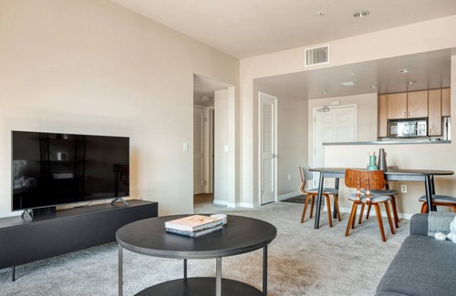 Old Pasadena Apartment | Sleek Pasadena 1BR w/Gym & Pool, nr Colorado Ave, by Blueground