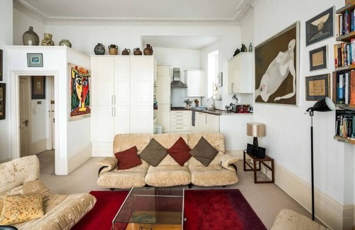 Kensington Apartment | Sleek Simple and Peaceful 1BD Flat Kensington