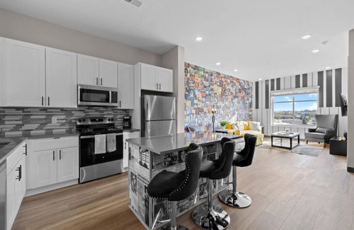 South Nashville Apartment | Sleek Spot: 8 Min to Broadway, Sleeps 4!