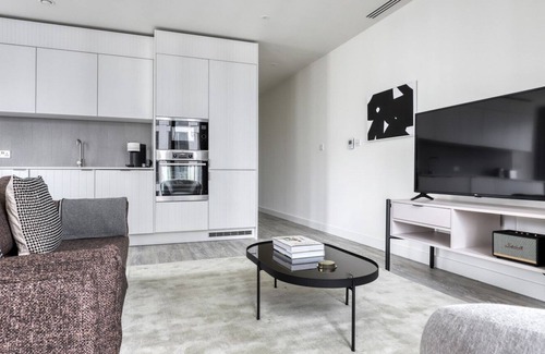 Stratford and New Town Apartment | Sleek Stratford 1BR w/ Security & Gym, nr Train Station, by Blueground