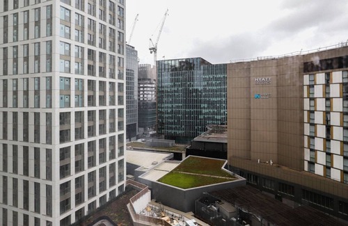 Stratford and New Town Apartment | Sleek Stratford 1BR w/ Security & Gym, nr Train Station, by Blueground