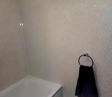 West Ham Apartment | Sleek & Stylish - E15 Apartment With Parking