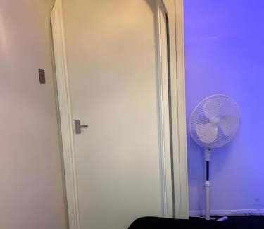 West Ham Apartment | Sleek & Stylish - E15 Apartment With Parking