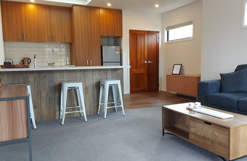 Saint Kilda Apartment | Sleek Suite by the Sand (1-bedroom)