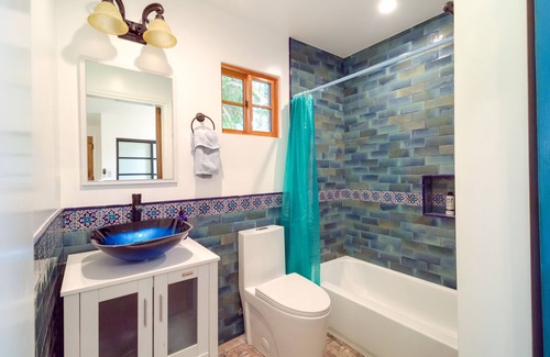 Woodland Hills Apartment | Sleek Woodland Hills Retreat w/ Shared Pool & Yard