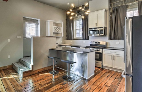 Wytheville Apartment | Sleek Wytheville Apartment Near Food + Drink!