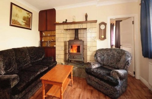 Ardara Cottage | Sleep 6 Cottage -PetsOK, SelfCheck-In, FreeParking