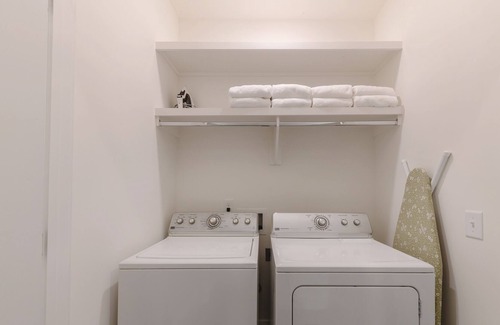 Hermitage House | Sleep 8 on Central! Conveniently Located!!! 3 bed 3 1/2 bath Townhome.