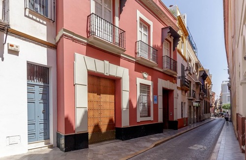 San Bartolome Apartment | Sleep in a 17th century stately palace home and celebrate Seville in stye