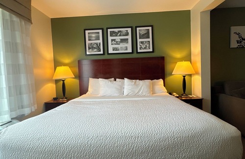 Manchester Hotel | Sleep Inn & Suites Manchester near Arnold AFB