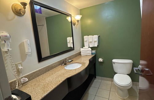 Manchester Hotel | Sleep Inn & Suites Manchester near Arnold AFB