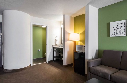 St. Charles Hotel | Sleep Inn & Suites