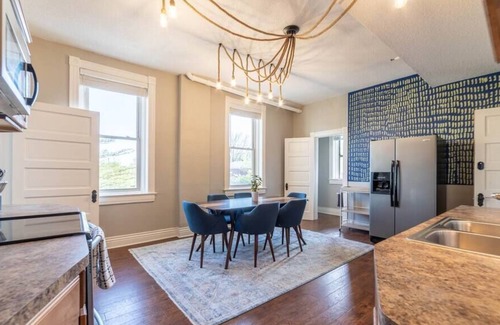 Germantown House | Sleep16 9Bed 5BR 4BA 9Bed Swepson Bungalow