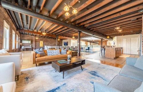 Shelby Park House | Sleep24 13Beds 8BR 6BA Swepson Retreat KING
