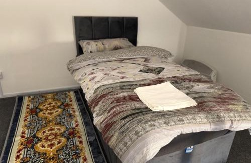 Purley Apartment | Sleep4 - Close To Purley Station & Local Shops