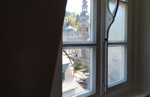 Monschau House | Sleeping in age-old, Scottish & crooked house, idyllic a. D.Rur in the middle of Altstadt