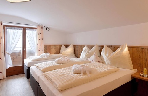 Soell House | "Sleeping in the witches' water" triple room - Alpengasthof Hochsöll