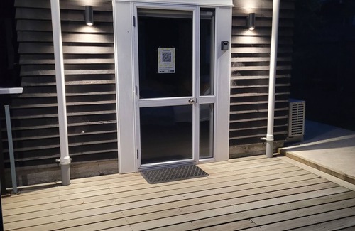 Rotorua Apartment | Sleepout Hideaway , close to the CBD and Forest