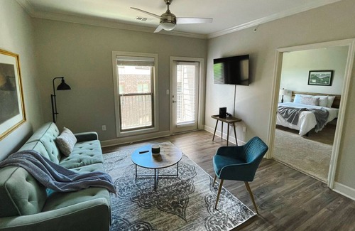 Rock Creek Apartment | Sleepover: Alluring 1BD/1BA + Gym - Little Rock