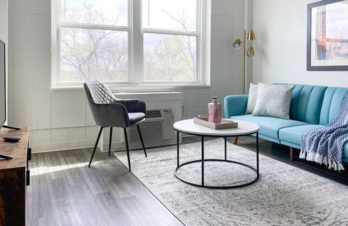 Walnut Hills Apartment | Sleepover: Classy 1BD/1BA + Gym - Downtown Cincinnati
