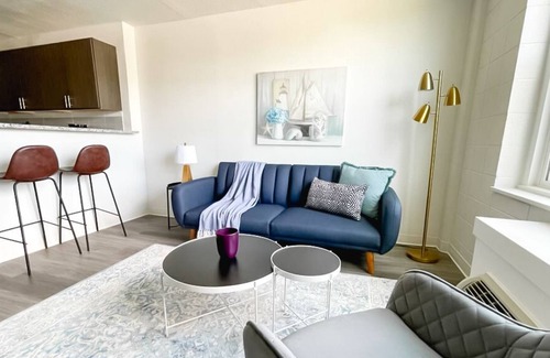 Walnut Hills Apartment | Sleepover: Divine 1BD/1BA + Gym - Downtown Cincinnati