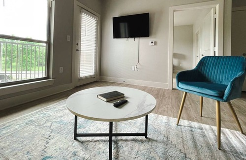Rock Creek House | Sleepover: Lovely 1BD/1BA + Gym - Little Rock