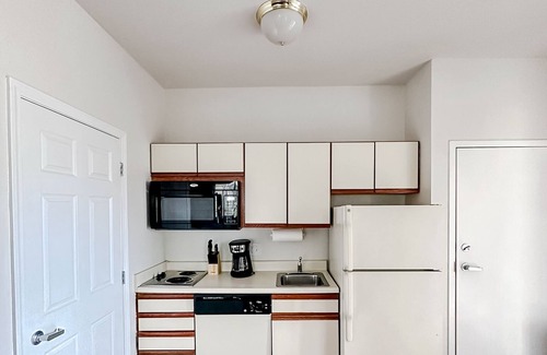 Wichita Apartment | Sleepover: Relaxing Studio - Downtown Wichita