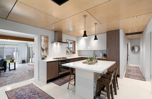 New Papago Parkway House | Sleeps 10-5 mins to Old Town-Heated Pool-Pet Friendly-Fire Pit-Foosball