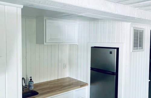Gravois Mills House | Sleeps 10, large deep water dock, 2 swim platforms- ladders & covered slip.