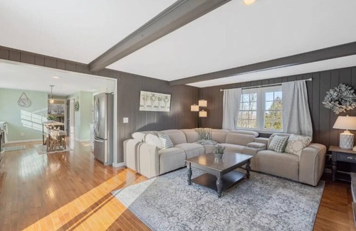 LaFayette House | Sleeps 10, Nerf wall, Game Room, fully fenced yard