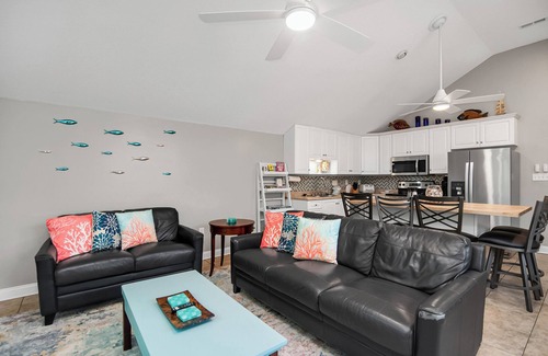 Pawleys Island House | Sleeps 10 peaceful bungalow in Pawleys Island just minutes from the BEACH!