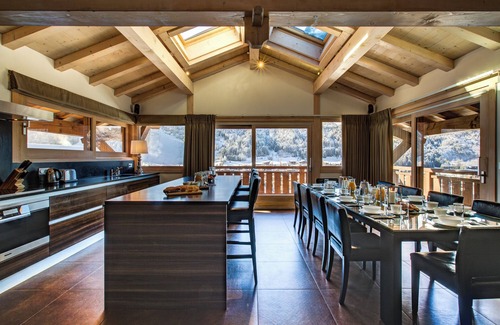 Morzine Ski Chalet | Sleeps 10 with Hot tub and spectacular mountain views