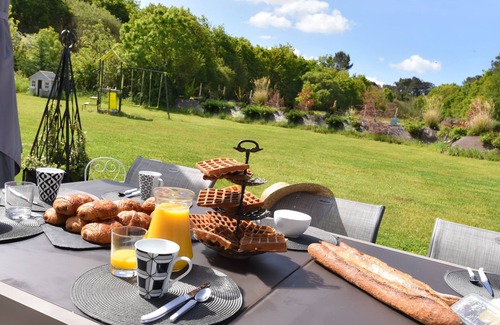 Chateauneuf House | Sleeps 10 with private indoor heated pool