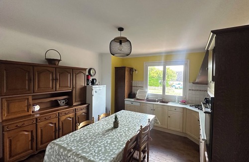 Treogat House | Sleeps 11, close to the sea