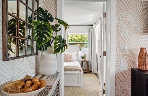 Delray Beach House | Sleeps 11 Walk to Atlantic Pool w Sun Deck