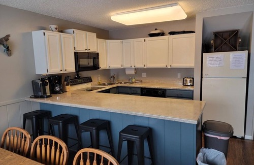 Upson Cabin | Sleeps 12 4BR/3BA Ski-in/Out Condo WiFi/AC/Lake/ATV/Hike/Snowmobile-Dog Friendly