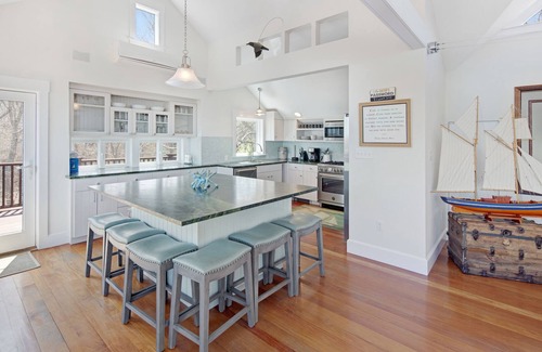 Edgartown House | Sleeps 12, amazing view, tennis court, basketball court, beaches