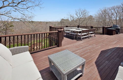 Edgartown House | Sleeps 12, amazing view, tennis court, basketball court, beaches