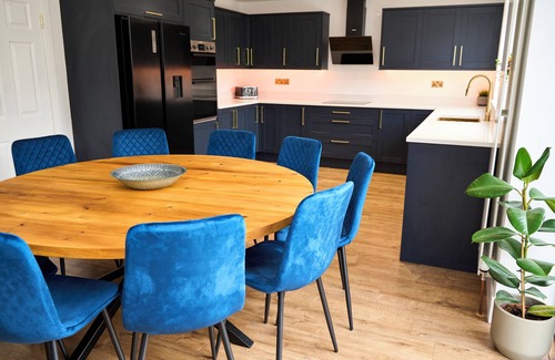 Manchester House | Sleeps 12 | Family + Event Space Near Manchester City Center with Hot Tub