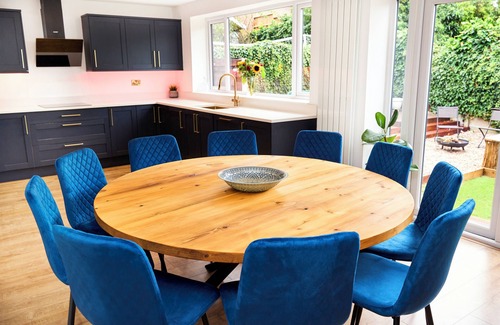 Manchester House | Sleeps 12 | Family + Event Space Near Manchester City Center with Hot Tub