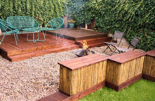 Manchester House | Sleeps 12 | Family + Event Space Near Manchester City Center with Hot Tub