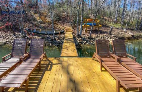 Mill Spring House | Sleeps 12 Hot Tub Private Dock Kayaks Dogs Welcome