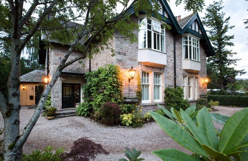 Coylumbridge House | Sleeps 12 in 6 double bedrooms all en-suite