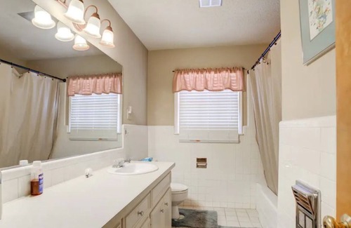 Lubbock House | Sleeps 12! Large 4BDR|2BTH Updated w/Full Kitchen Patio & Basement
