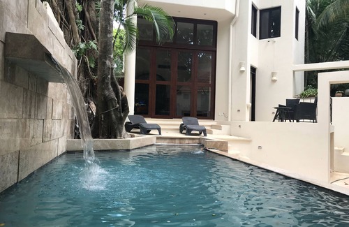 Playacar Fase I House | Sleeps 12 short walk to the best beach in Playa, Infiniti pool, AC in all rooms