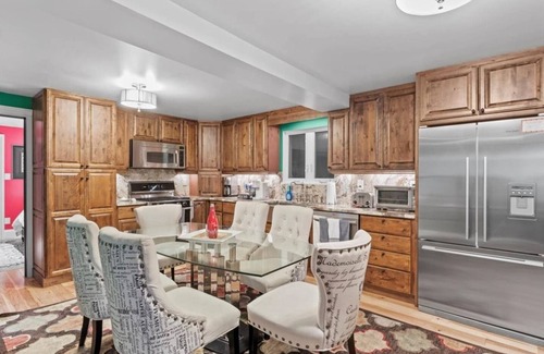 Seneca Falls House | Sleeps 13 | Seneca Wine Trail | Near Seneca & Cayuga Lake
